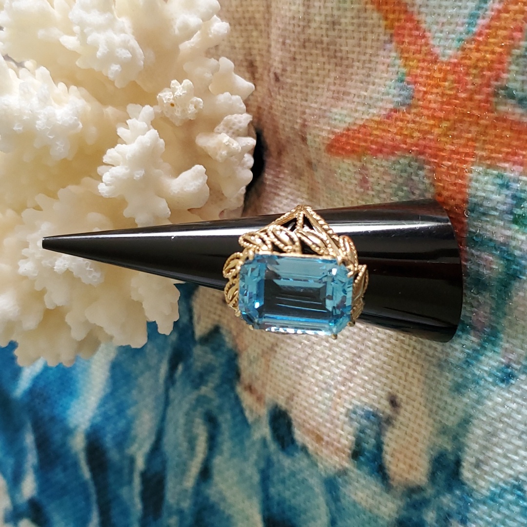 Vintage Blue Topaz 14k Yellow Gold Ring Size 8